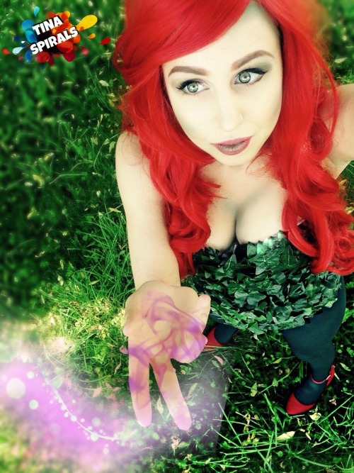 comicbookcosplay: Tina Spirals as Poison Ivy cassiadia.wix.com/tinaspirals | facebook.com/