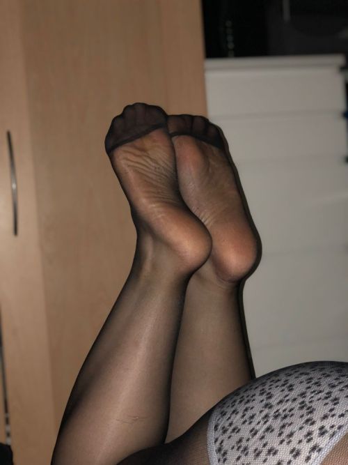 nylon-soles: I would like to introduce you to my wrinkly soles