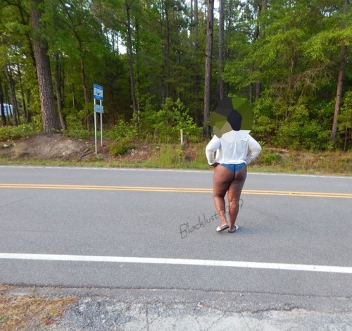 blacklustcouple6969:  Outdoor Flash