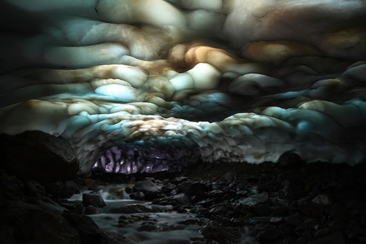 finofilipino:  Las impresionantes cuevas rusas de fuego y hielo. En el lejano este