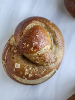 sweetoothgirl:  SPICED GUINNESS PRETZELS