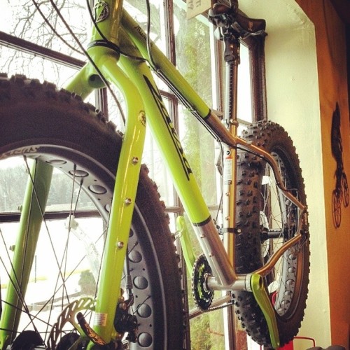 scratch138: Pretty radio ti mukluk. #salsabikes (at 2bici bicycle shop)