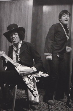 sanferryanne:  Jimi and Eric Burdon, 1967 | photo by Linda Eastman 