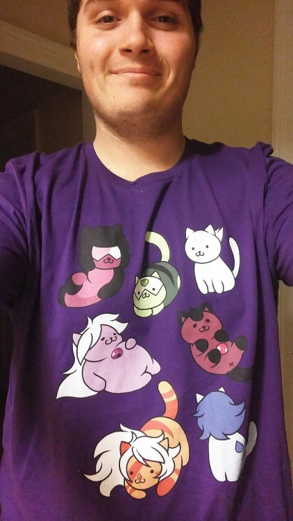 jakefromstatefarms-khakis:  My neko atsume crystal cats shirt finally came in thank you so much @princessharumi   AAAAAAAAAAA i was wondering if anyone would take a photo of theirs ;u;i’m so happy rn thank you so much for buying one <333these are