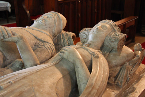 Alabaster effigy of Lady Elizabeth de Strelley on the tomb with her husband Sir Sampson in All Saint