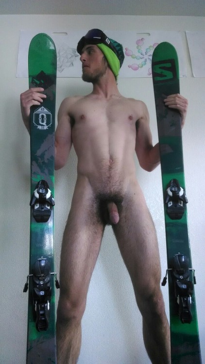 XXX punud:  1nt0them1st:  Posing with my skis. photo