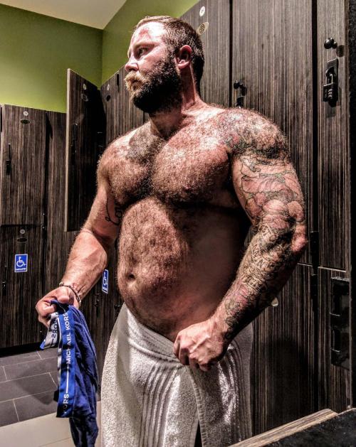 cigarpervdad:  bubba-and-cubby:  (Ryan) My Bubba. Sexy AF. 💪🏻🔥😍  S 