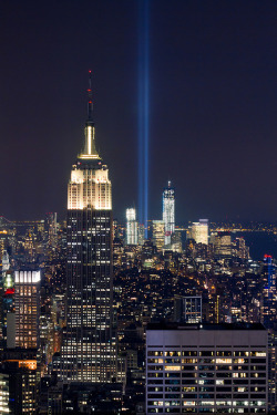 vurtual:  2012 Tribute in Light 9/11 Memorial (by RBudhu)