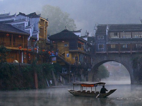placesandpalaces:  Fenghuang Ancient Town, China  Fenghuang County has an exceptionally well-preserv