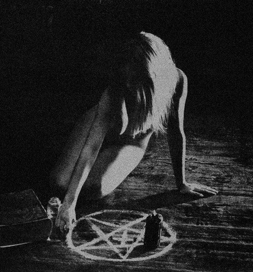 bloody-melancholy:  this is my design 