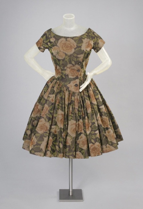 1957 Woman&rsquo;s Afternoon Dress (designed by James Galanos)printed silk plain weave(Philadelphia 