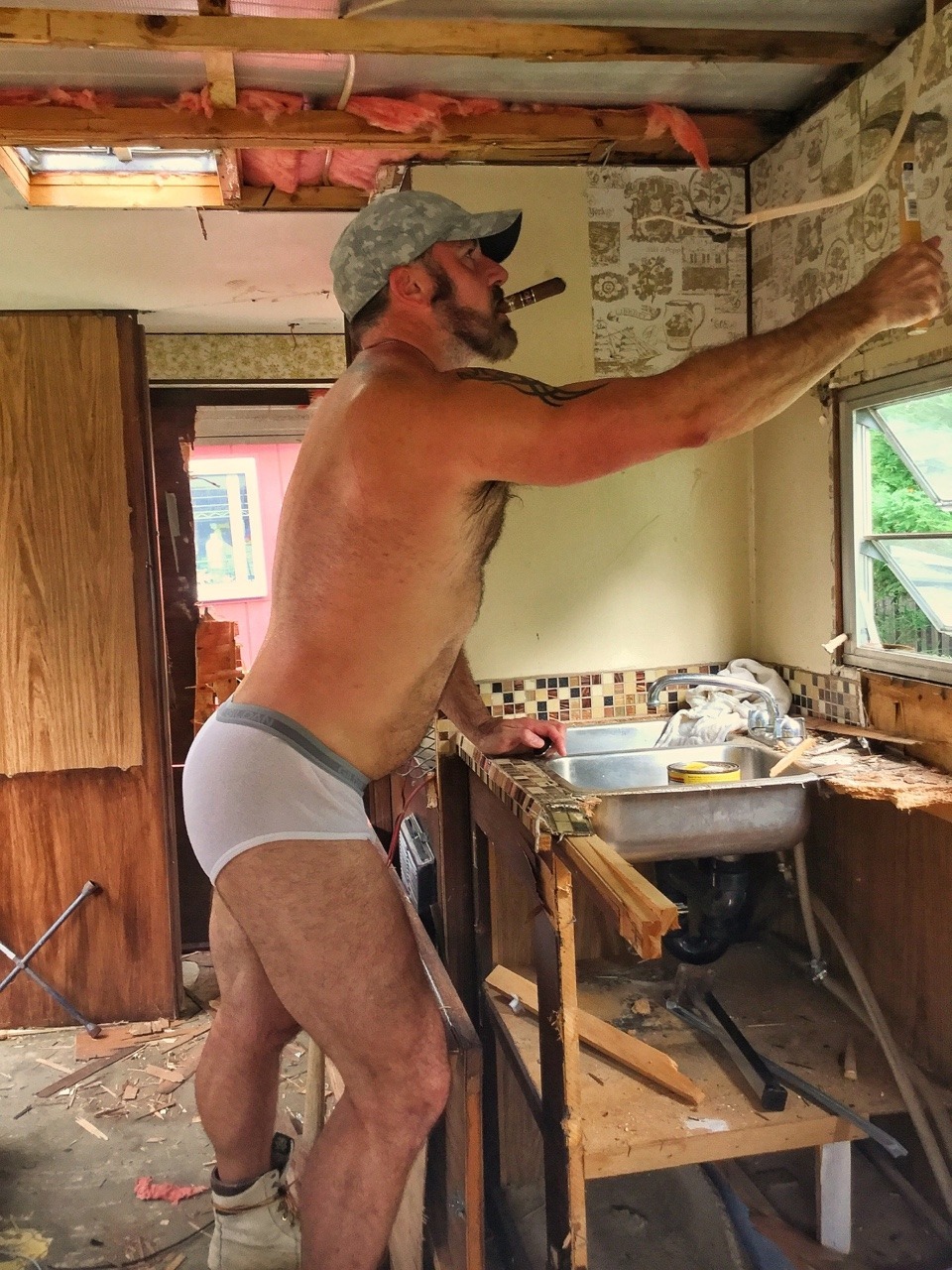gar-man4u:  dutchbear74: Damn Sexy! 🔥   #fuckyeah 