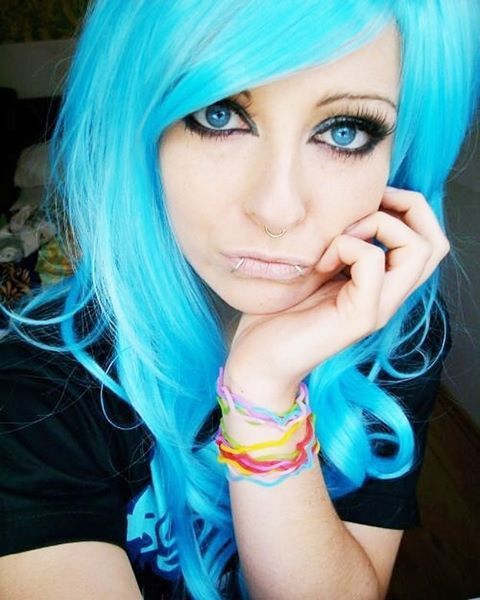 Gorgeous Emo Girl with Blue Hair	 #emogirls #emo #scenekid #emokid #emos #scenehair