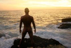 gonakedmagazine:  Meet other male nudists!