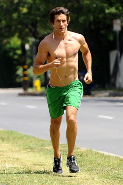 shirtlessmalecelebs:  Jonathan LaPaglia