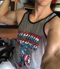 m0tiv8me:  I said 10 votes get the Flex Friday choice but so far arms are the clear and obvious favorite so I’m declaring a winner.  Here ya go! Happy Flex Friday!! 💪🏼