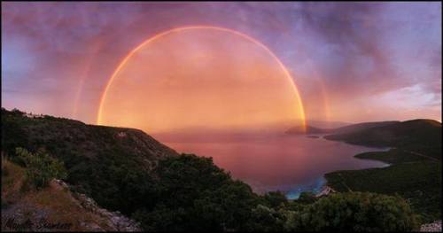 This amazing photo was taken by Manolis Shamanos in Samos, a Greek island in the eastern Aegean Sea.