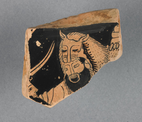 didoofcarthage:Fragment from a red-figure kylix depicting the capture of the Trojan Dolon, attr
