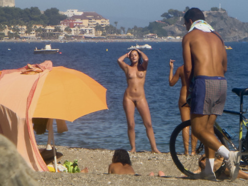 purebeachvoyeur:http://purebeachvoyeur.tumblr.com/