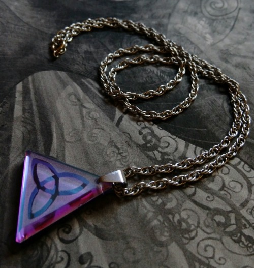 Triquetra cold worked dichroic jewels by Richard Elvis