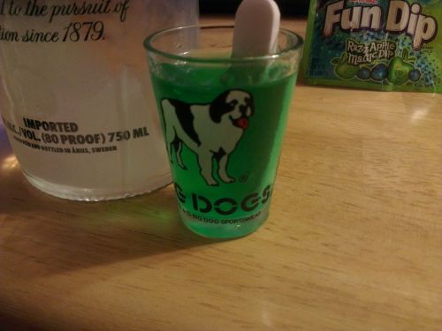 sakurathekitten:  ichwilljeden:  Shots for littles  Fun dip shotA nice easy, smooth, and sugary shot that littles who do not enjoy hard liquor can enjoy. Ingredients Vodka(I prefer absolut because it’s an easy and cheap vodka.) Packet of fun dip(choose