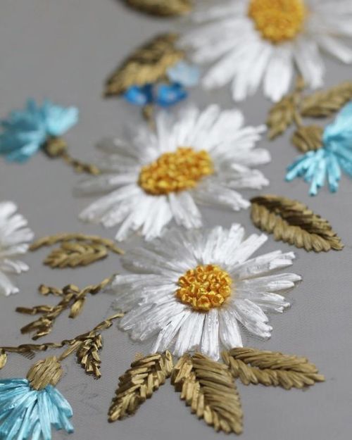 tamthewriter:lesstalkmoreillustration:Krista Decor(via Embroidery Artist Makes Her Designs ‘Float’ I