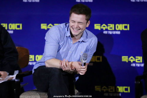 rreellaaxx-time: 160308 Taron Egerton