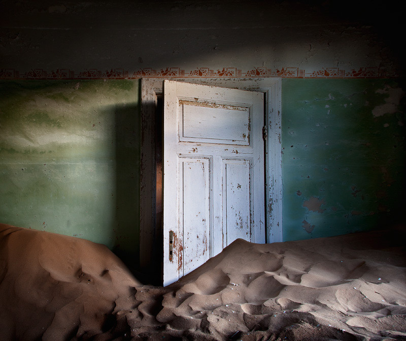 likeafieldmouse:  Alvaro Sanchez-Montanes - Indoor Desert (2010) “By the end of