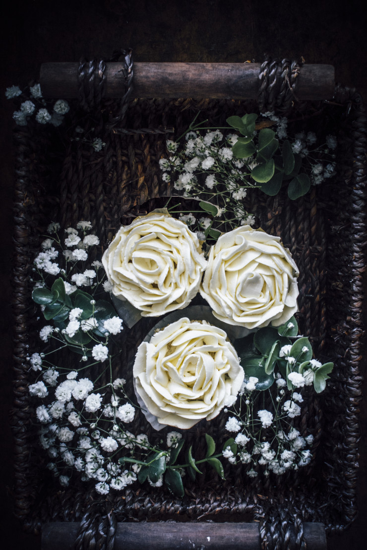 sweetoothgirl:   Floral Cupcakes With Buttercream