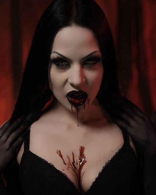 hard-onthe&mdash;outside: model ~  Lilith Vampyre