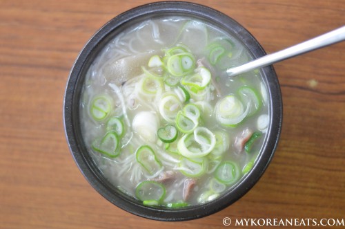 Someori Gukbab (”Cow’s Head Rice Soup”) Yum!!www.facebook.com/mykoreaneats