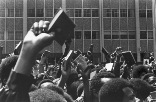 powerofthestruggle:Black Panthers holding up Mao’s “Little Red Book”. Oakland, US.