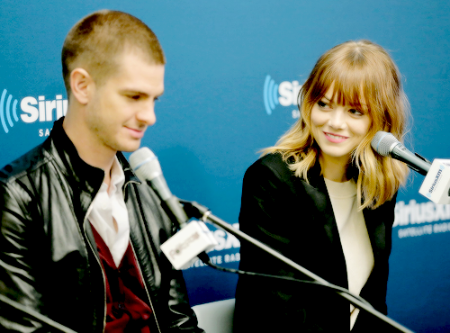 stonefieldofdreams:  9 photos of Emma Stone looking completely in love with Andrew