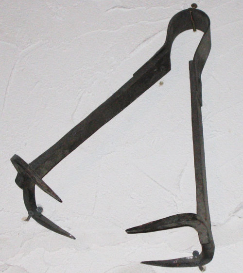 sk931:  The ‘Breast Ripper’ was a torture device used in France and Germany from 1599 until the nine