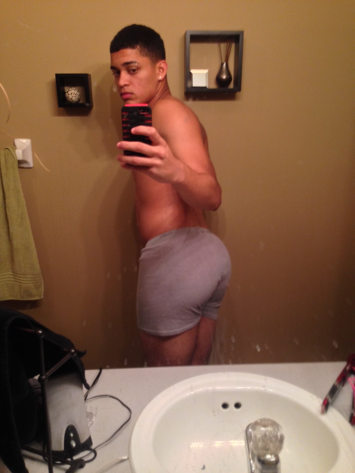 idgafwhawha:  100 LIKES! &amp; HIS TWERKING VIDEO WILL BE POSTED ;-) Reblog &amp;