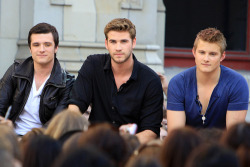 awk-child:  addictedpudding:  discuntinq:  qlowinq:  To much perfection in one picture  I call dibs.  omg all 3 in my bed now  josh is probs just looking at the person talking and thinking &ldquo;yeahhh she wants me&rdquo; 