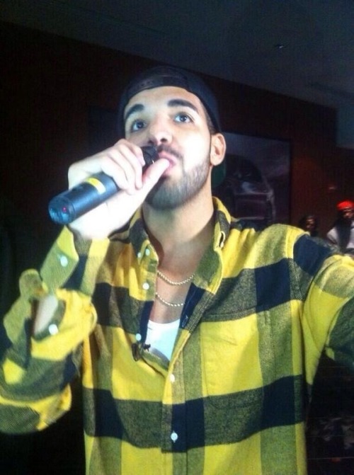 champagnewithpapi: Drake should always wear flannel