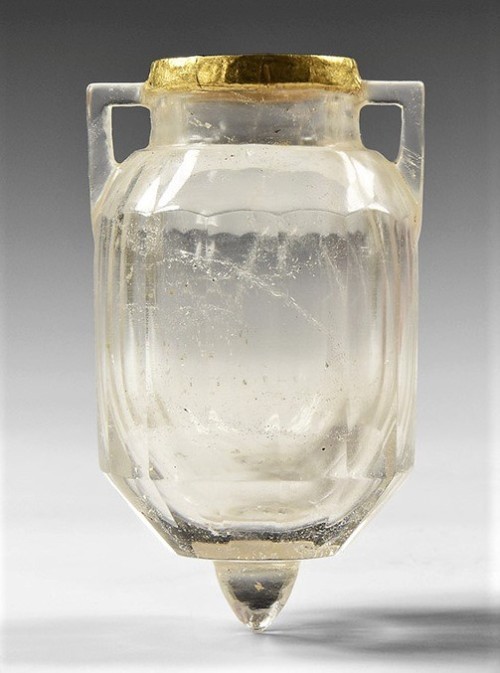 archaicwonder:Roman Gold Rimmed Rock Crystal Amphora, 1st-3rd Century ADA rock crystal vessel with f