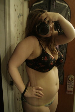 fat-selfshoot:  Want to exchange photos with Tonya? Check her profile!