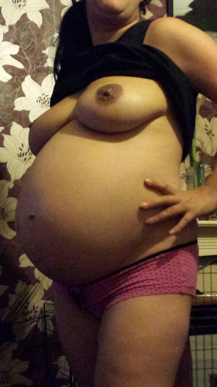 dalepest:  My sexy pregnant lady. Please reblog