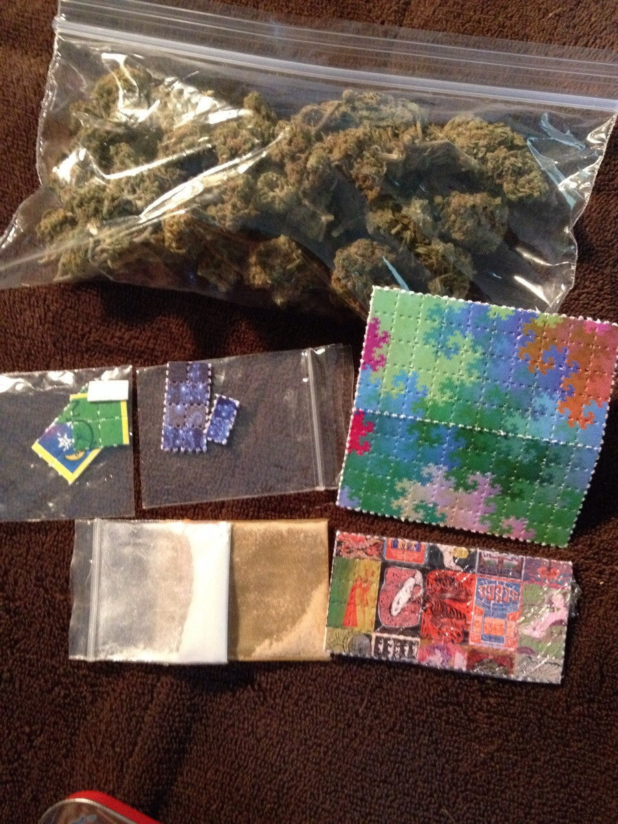h8beingsober-deactivated2016070:  14g bud, 110 25c, 250mg etizolam, .1 mdma, 2 lsd