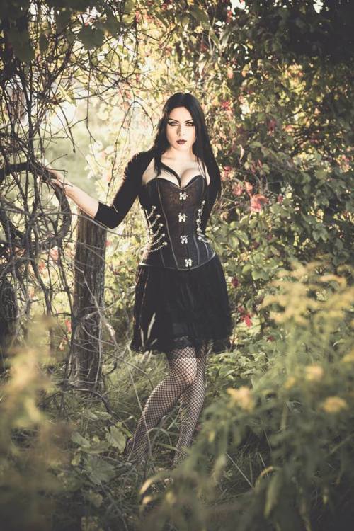 gothicandamazing:  Model: Lady Kat EyesPhoto by © Brian Leon Photography Welcome to Gothic and Amazing |www.gothicandamazing.org  