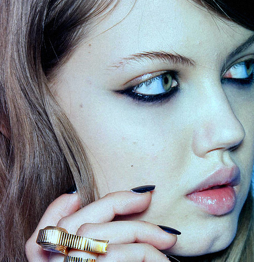 furples:  Lindsey Wixson @ Kenzo Fall 2013 
