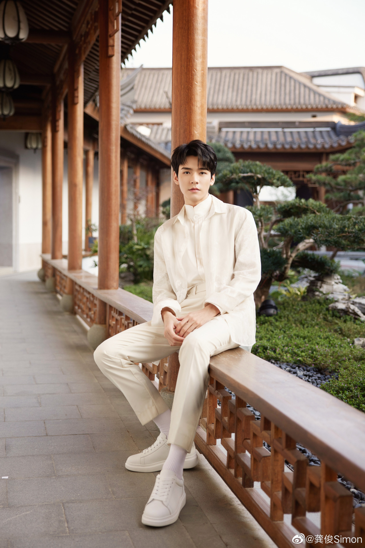 Gong Jun 龚俊 💙 on X: 220817  Gong Jun Weibo Update Caption: Slightly  showing off my outfit: Feel the delicate texture of Louis Vuitton Soft Trunk  bag, unleash my personality at