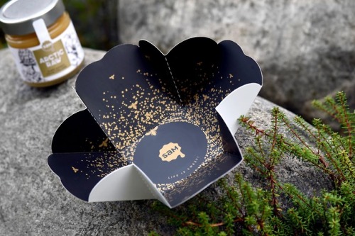 Fancy honey gift box designed by DesignCompany