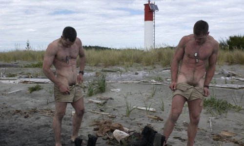 brentwalker092:  willnsf:  SO arousing!  Best of army buds!   Hot dirty naked guys :)