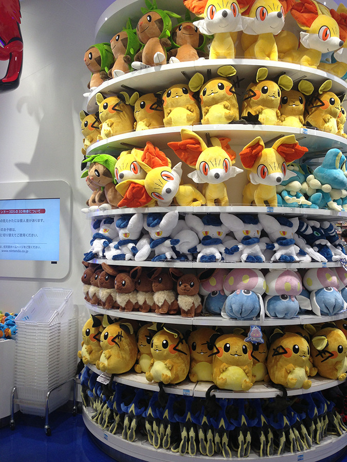 coplandfanboy:  zombiemiki:  Stopped by the Tokyo Bay Pokemon Center, took some pics.