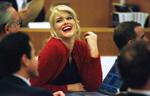 mudwerks:  (via Photo Essay: 100 Years That Changed Houston | Houstonia)  Anna Nicole Smith laughs during courtroom proceedings held to decide the fate of the ũ.6 billion fortune of J. Howard Marshall, her late husband, 2000.  