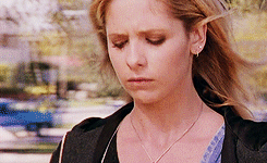 danascullys:Little Buffy Things: Buffy’s vulnerable overalls.