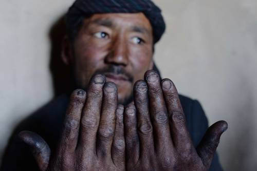 fotojournalismus: Kabul, Afghanistan | April 13, 2014 Coal labourers work an average of eight hours 